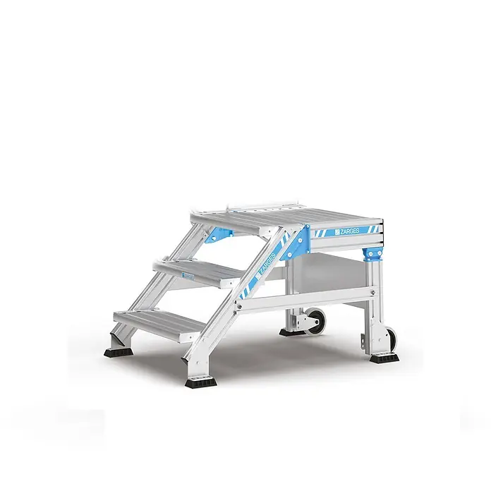 Zarges Klapptritt Treppenpodest 45° 1000mm Stufenbreite 2 Stufen - Anzahl Tritte: 2 Stk., Arbeitshöhe: 2.400 m, Aluminium - Mobile Arbeitsplattform aus Aluminium in Silber mit drei Stufen und blauen Akzenten, mit Rollen für leichte Portabilität.