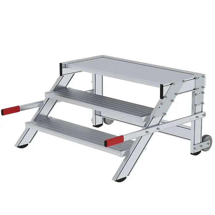Munk Arbeitsplattform Arbeitspodest fahrbar Aluminium geriffelt 1000mm Stufenbreite 3 Stufen - Anzahl Tritte: 3 Stk., Arbeitshöhe: 2.600 m, Aluminium - Silberne dreistufige Metallleiter mit Rollen und roten rutschfesten Griffen.