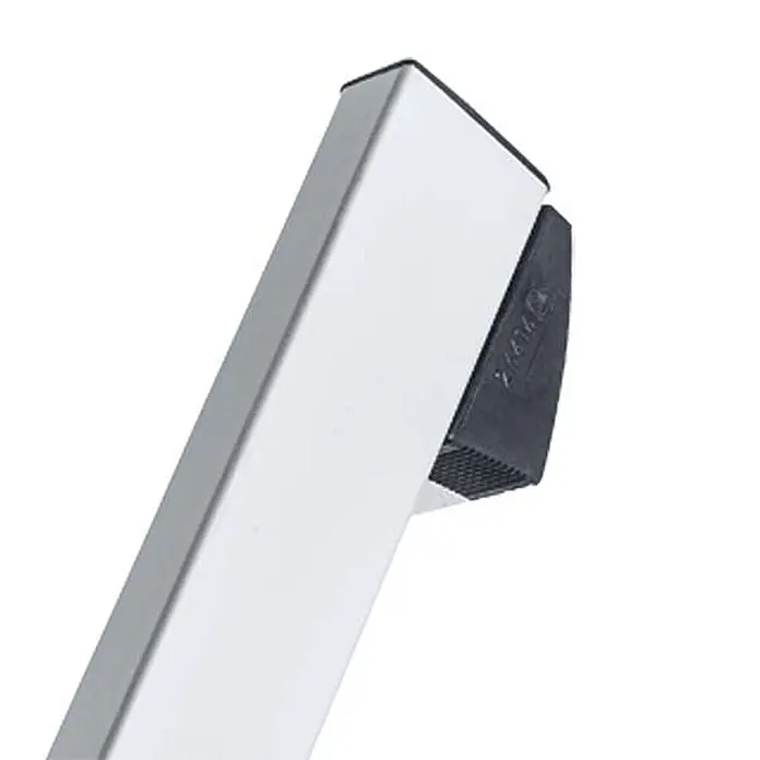 Zarges Anlegeleiter Anlegeleiter Comfortstep L 7 gepolsterte Stufen - Anzahl Tritte: 7 Stk., Arbeitshöhe: 3.000 m, Aluminium - Weißes Metallprofil mit schwarzer Anti-Rutsch-Endkappe.