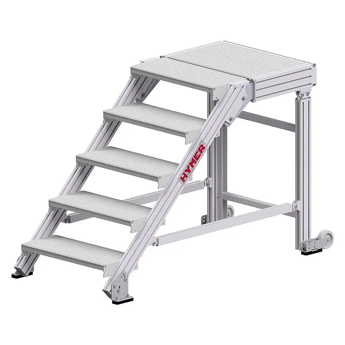 Hymer Klapptritt Treppenpodest mit großflächiger Plattform und 2 Rollen 0,6m Stufenbreite - Anzahl Tritte: 5 Stk., Arbeitshöhe: 2.990 m, Belastbarkeit: 300 kg - Silberne Aluminium-Arbeitsbühne mit 5 Stufen, rutschfesten Trittflächen und Rollen. Verfügt über eine stabile obere Plattform.