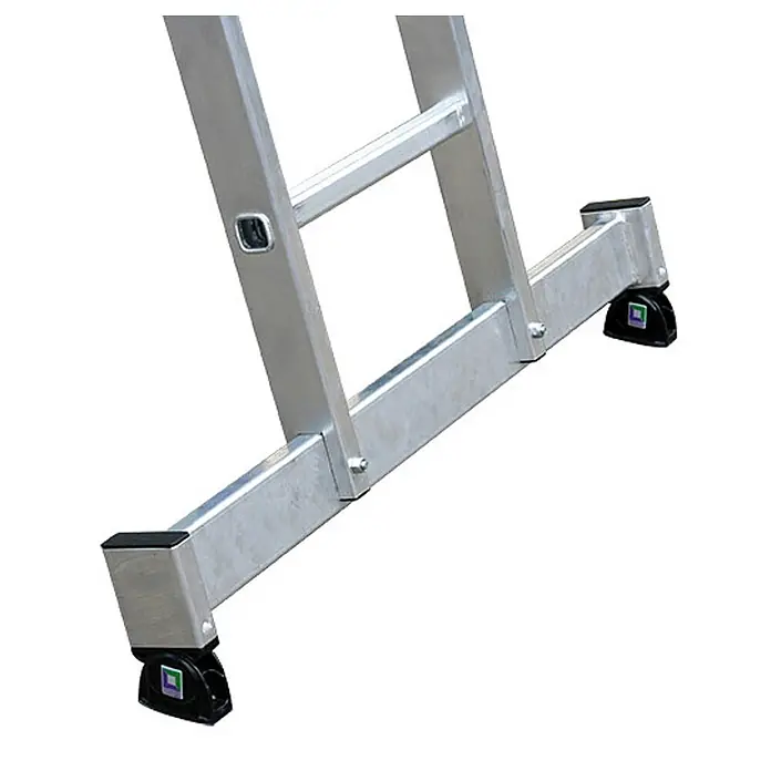 Munk Anlegeleiter Anlegeleiter mit nivello-Traverse 12 Sprossen - Anzahl Tritte: 12 Stk., Arbeitshöhe: 4.700 m, Aluminium - Silberne Aluminium-Leiterbasis mit breiten Stabilisatoren und schwarzen Antirutschfüßen.
