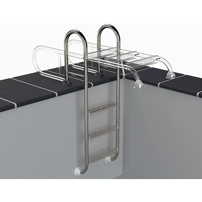 Ideal Eichenwald Anlegeleiter Poolleiter Modell 02 Tina klappbar Beckentiefe 1060mm 3 Stufen - Anzahl Tritte: 3 Stk., Belastbarkeit: 120 kg, Edelstahl - Edelstahl-Poolleiter mit drei Stufen, transparenten Acryl-Handläufen und integrierten Wasserdüsen, an einem Poolrand montiert.