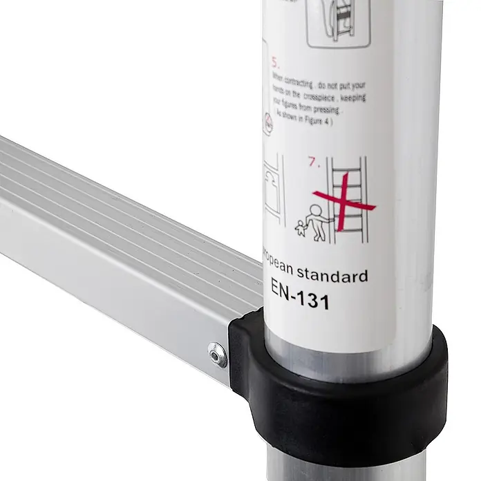 Brunner Anlegeleiter Frankana Laddy Air von Teleskopleiter 10 Stufen - Anzahl Tritte: 10 Stk., Belastbarkeit: 150 kg, Aluminium - Nahaufnahme eines silbernen Aluminiumleiterabschnitts mit schwarzem Verbinder und EN-131 Etikett.