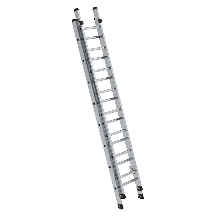 Munk Anlegeleiter Aluminium-Schiebeleiter 2-teilig ohne Traverse 2x8 Sprossen - Anzahl Tritte: 8 Stk., Arbeitshöhe: 5.200 m, Aluminium - Silberfarbene Aluminium-Ausziehleiter mit schwarzen rutschfesten Füßen und Kappen, schräg gestellt.
