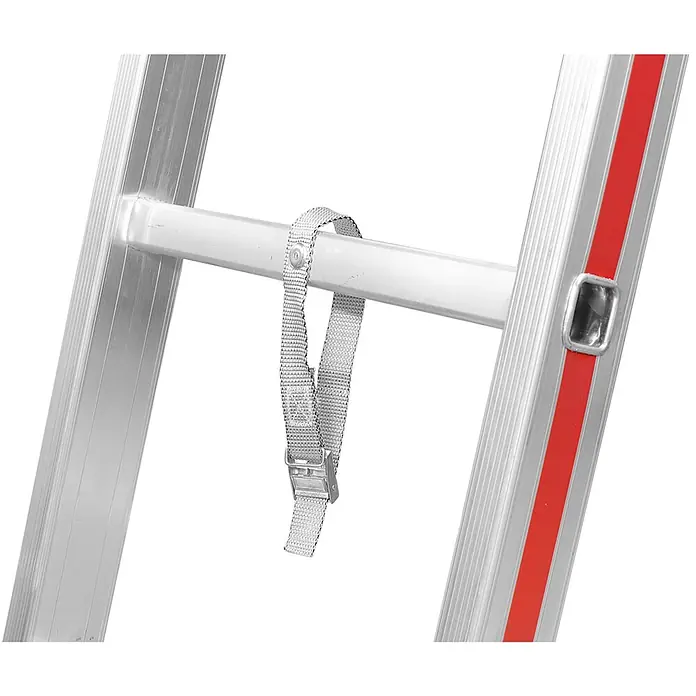 Hymer Anlegeleiter Obstbaumleiter 12 Sprossen - Anzahl Tritte: 12 Stk., Arbeitshöhe: 4.230 m - Nahaufnahme einer silbernen Aluminium-Leitersprosse mit einem grauen Gurtband und Schnalle. Ein Leiterholm hat einen roten Streifen.