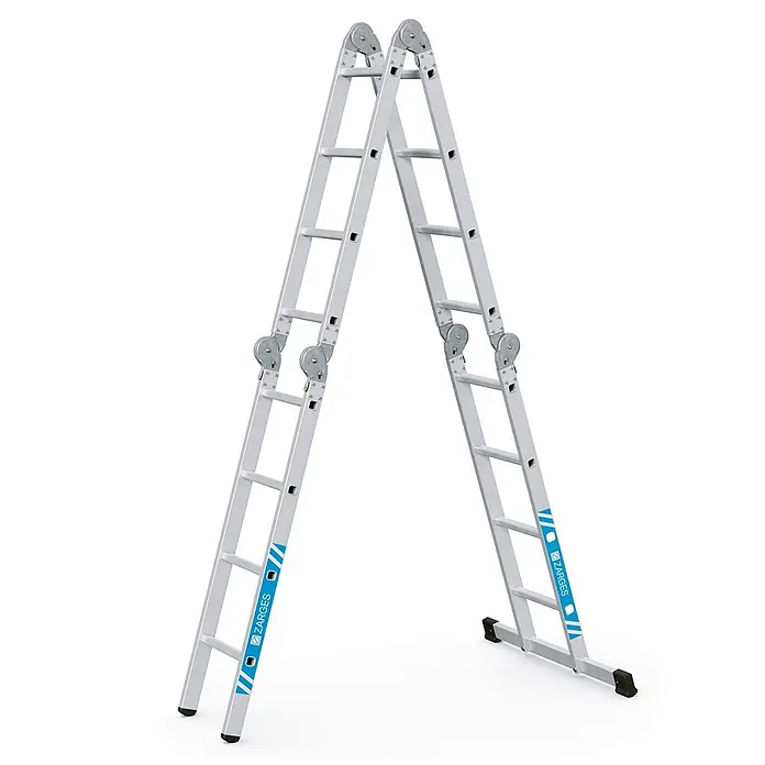 Zarges Mehrzweckleiter Vielzweckleiter Multitec M 4x4 Sprossen - Anzahl Tritte: 4 Stk., Arbeitshöhe: 5.500 m, Aluminium - Silberne Gelenkleiter mit blauem ZARGES-Branding, als Stehleiter aufgestellt.
