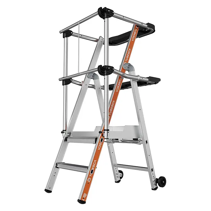Siedra-Leitern Mehrzweckleiter Stufen Plattformleiter mit Fallschutzschienen und halbautomatischem Schlie� - Anzahl Tritte: 2 Stk., Arbeitshöhe: 2.480 m, Belastbarkeit: 150 kg, Aluminium - Mobile Arbeitsplattform/Gerüst aus silbernem Aluminium mit orangen Akzenten und schwarzen Details für sicheren Zugang in der Höhe.