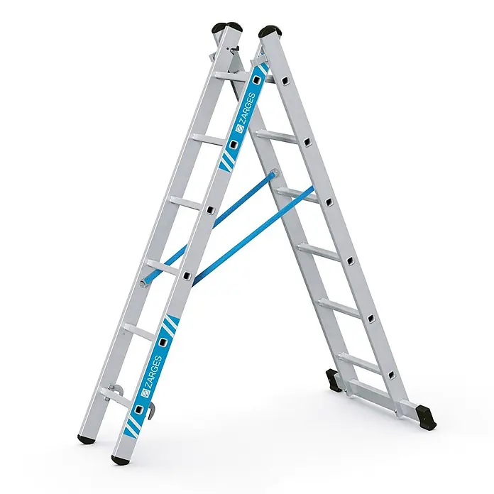 Zarges Mehrzweckleiter Kombileiter Combimaster Plus X 2x6 Sprossen - Anzahl Tritte: 6 Stk., Arbeitshöhe: 3.800 m, Aluminium - Silberne Aluminium-Mehrzweckleiter mit blauen Stabilisierungsbändern und schwarzen Fußkappen, in A-Form aufgestellt.