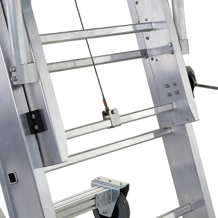 Zarges Mehrzweckleiter Tankwagenleiter Basismodul - Aluminium - Aluminiumleiterteil mit Sprossen, Seitenholmen, Seilzugsystem und Radbaugruppe.