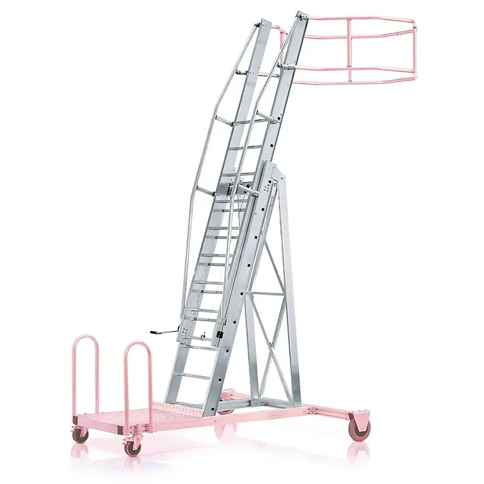 Zarges Mehrzweckleiter Tankwagenleiter Basismodul - Aluminium - Mobile verstellbare Zugangsleiter mit silbernem Rahmen, rosa Sicherheitskäfig und rollbarer Basisplattform.