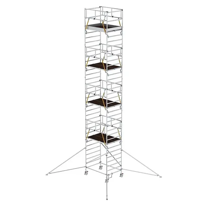 Munk Rollgerüst Rollgerüst SG mit Doppelplattform 1,35x1,80m und Ausleger 11,51m AH - Arbeitshöhe: 11.510 m - Hohes, silbernes Fahrgerüst mit mehreren dunklen Plattformen, gelben Diagonalstreben, Rollen und Auslegern.
