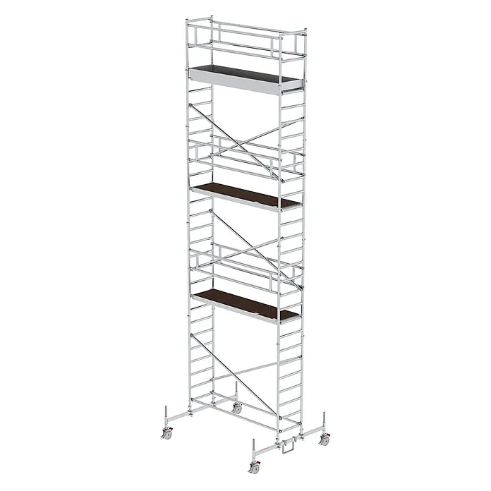 Munk Rollgerüst Rollgerüst mit Fahrbalken 0,75x2,45m Plattform 9,45m AH - Arbeitshöhe: 9.450 m - Hohes, silberfarbenes Aluminium-Rollgerüst mit mehreren dunklen Holzplattformen, Rollen und Auslegern für Stabilität.