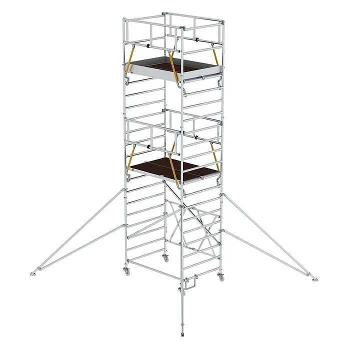 Munk Rollgerüst Klappgerüst SG 1,35x2,45m mit Ausleger und Sicherheitsgeländer 7,16m AH - Arbeitshöhe: 7.160 m - Mobiler Gerüstturm aus silbernem Aluminium mit zwei braunen Plattformen, gelben Diagonalstützen, Rollen und Stabilisatoren.