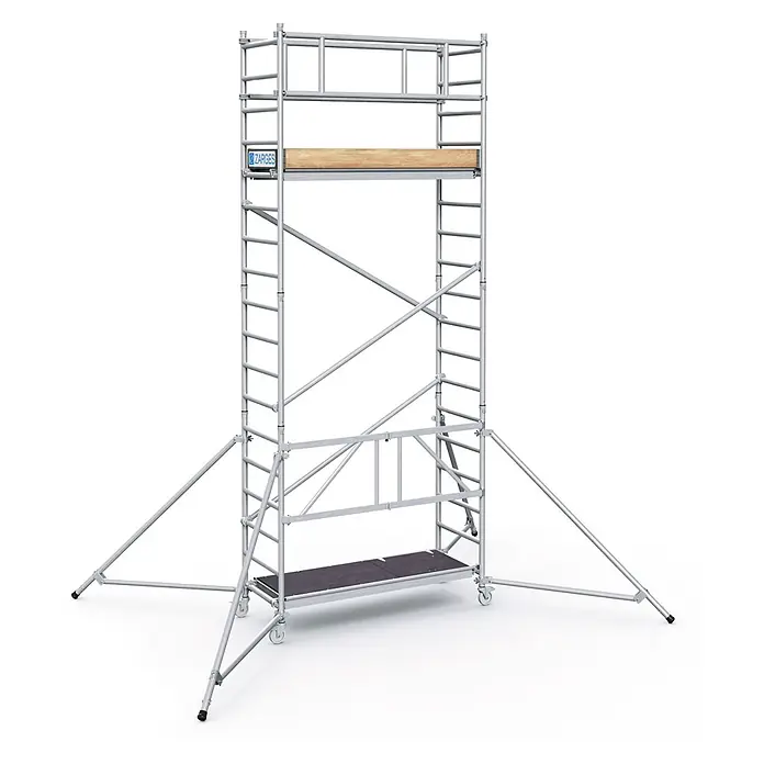 Zarges Rollgerüst Klappgerüst PaxTower 1T Gruppe 4, 5,55m AH - Arbeitshöhe: 5.550 m - Hohes, silberfarbenes mobiles Aluminium-Rollgerüst mit Auslegern für Stabilität, Holz- und dunklen Plattformen sowie Rädern.