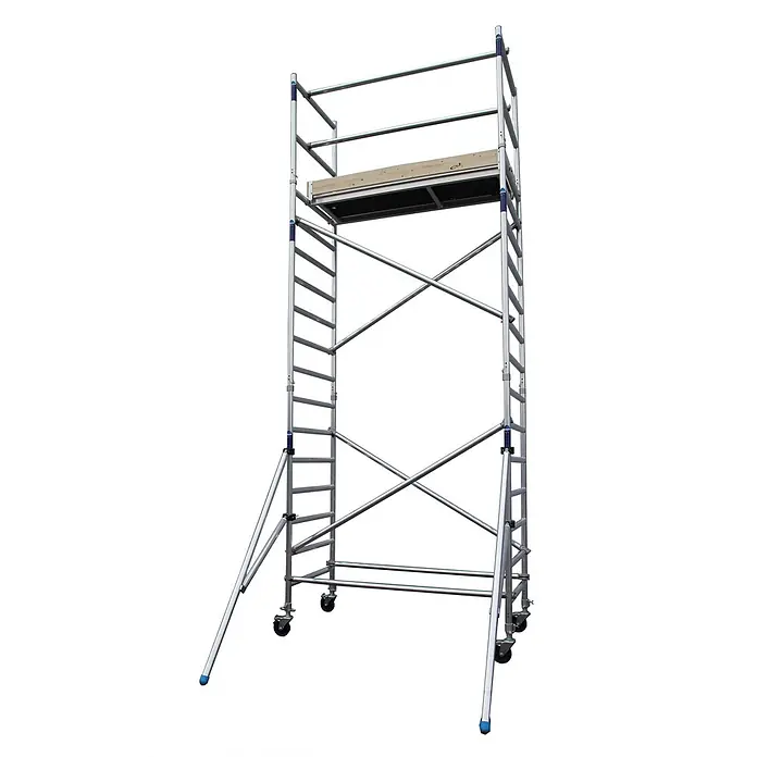 ASC Rollgerüst Rollgerüst Basic-Line 6,30m AH Typ1 (DIN EN 1004:2004) - Arbeitshöhe: 6.300 m - Mobiles Aluminium-Rollgerüst in Silber mit Holzplattform und blauen Akzenten, auf Rollen mit Auslegern.