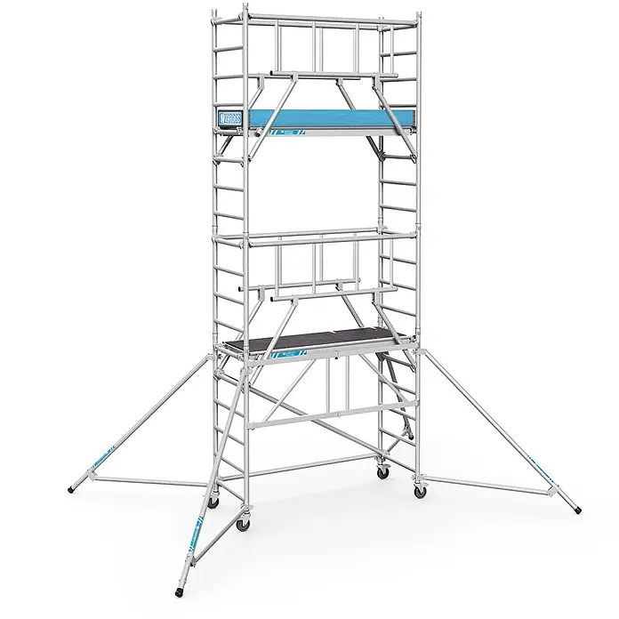 Zarges Rollgerüst Klappgerüst PaxTower S-Plus 1T Gruppe 4, 5,55m AH - Arbeitshöhe: 5.550 m - Silbernes Aluminium-Rollgerüst mit zwei Plattformen (eine blau, eine schwarz), Rollen und stabilisierenden Auslegern.