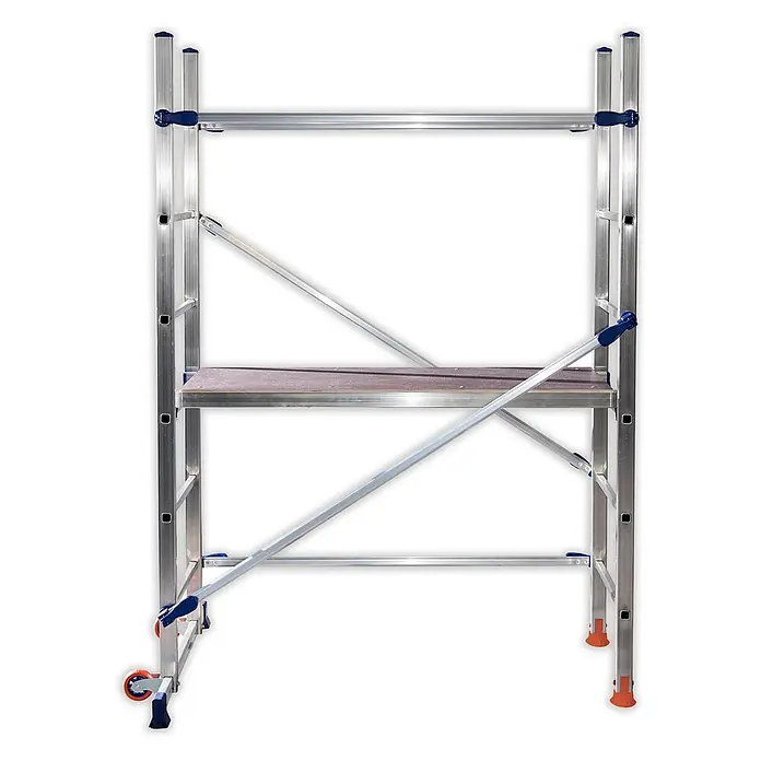 Facal Rollgerüst Fahrgerüst P6 Plus bis 2,90m AH - Arbeitshöhe: 2.900 m, Belastbarkeit Plattform: 150 kg - Silbernes Aluminium-Rollgerüst mit brauner Holzplattform, blauen Verbindern und orangefarbenen Füßen/Rolle.
