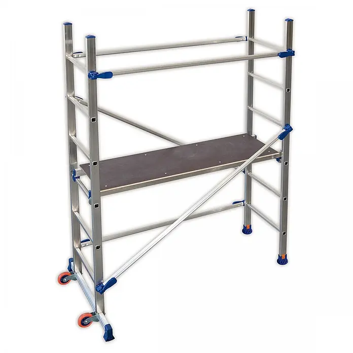Facal Rollgerüst Fahrgerüst P6 Plus bis 2,90m AH - Arbeitshöhe: 2.900 m, Belastbarkeit Plattform: 150 kg - Mobiles Aluminium-Rollgerüst mit blauen Verbindungen, dunkler Plattform und orangefarbenen Rädern, bereit zum Einsatz.