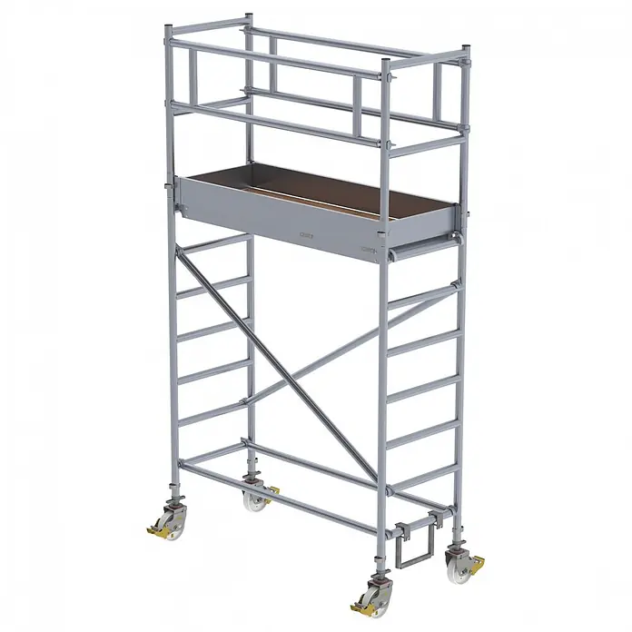 Munk Rollgerüst Rollgerüst mit Fahrbalken 0,75x1,80m Plattform 4,35m AH - Arbeitshöhe: 4.350 m - Silbergraues Rollgerüst mit mehreren Ebenen, einer Materialwanne und vier feststellbaren Lenkrollen.