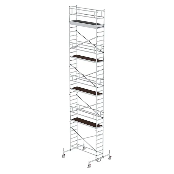 Munk Rollgerüst Rollgerüst mit Fahrbalken 0,75x2,45m Plattform 11,45m AH - Arbeitshöhe: 11.450 m - Hohes, silberfarbenes Rollgerüst mit mehreren dunklen Arbeitsplattformen und Rollen.