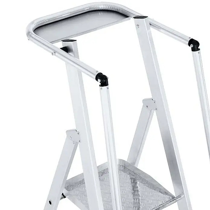Zarges Stehleiter Stufenleiter ZAP Safemaster S mit großer Plattform 9 Stufen - Anzahl Tritte: 9 Stk., Arbeitshöhe: 4.340 m, Aluminium - Silberne Aluminium-Klappleiter mit Handlauf und rutschfesten Stufen.