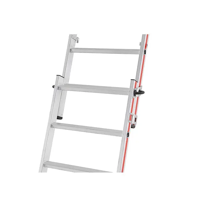Hymer Teleskopleiter Plattformleiter Protect+ mit Teleskopausleger und Sicherheitstüren 5-8 Spr - Arbeitshöhe: 3.770 m, Aluminium - Silberne Aluminium-Ausziehleiter mit roten Seitenstreifen und schwarzen Einstellmechanismen.