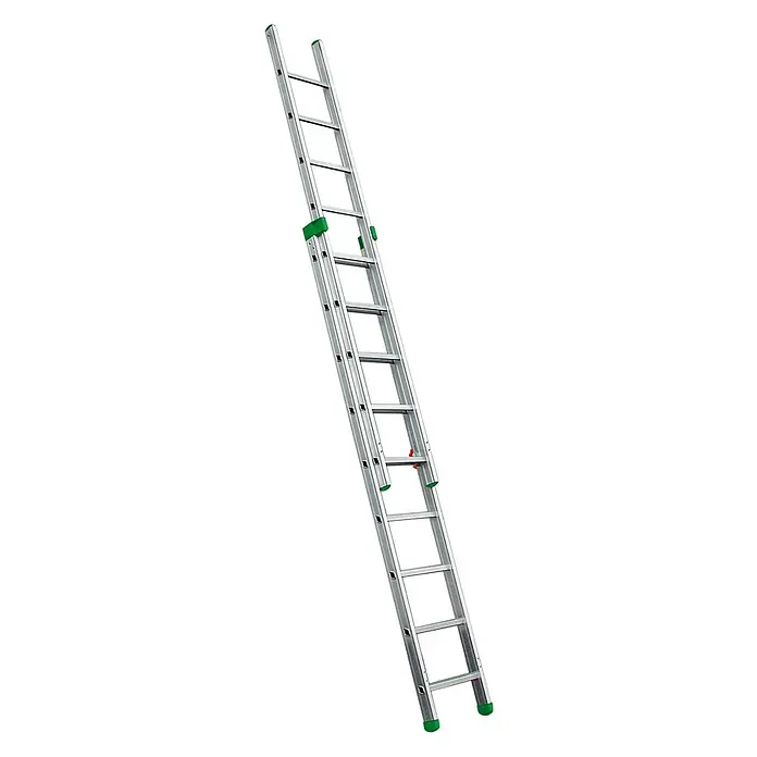 Facal Schiebeleiter Schiebeleiter PRIMA S600 2x11 Sprossen - Anzahl Tritte: 11 Stk., Arbeitshöhe: 6.810 m, Aluminium - Silberne Aluminium-Ausziehleiter mit grünen Schutzkappen und Stützen, bereit für Arbeiten in der Höhe.