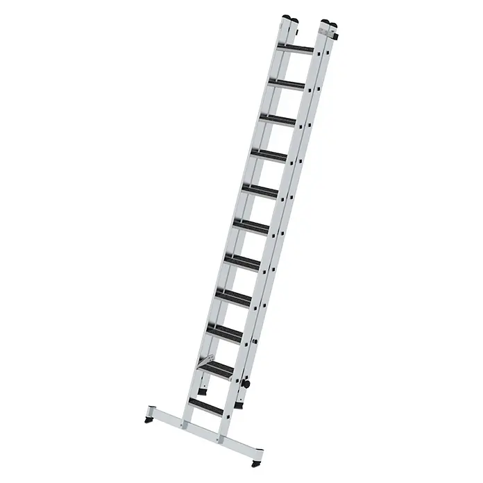 Munk Schiebeleiter Stufen-Schiebeleiter mit nivello-Traverse 2-teilig clip-step R13 11+10 Stuf - Anzahl Tritte: 11 Stk., Arbeitshöhe: 5.450 m, Aluminium - Silberne Aluminium-Mehrzweckleiter mit schwarzen rutschfesten Sprossen und einer stabilisierenden Basis.