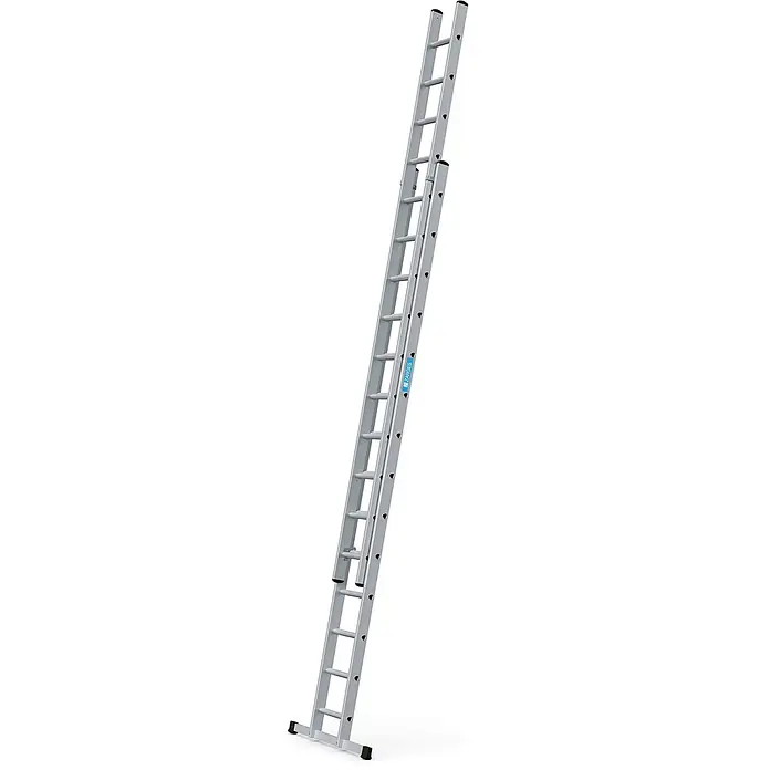 Zarges Schiebeleiter Schiebeleiter Everest 2DE 2x12 Sprossen - Anzahl Tritte: 12 Stk., Arbeitshöhe: 6.800 m, Aluminium - Silberne zweiteilige Aluminium-Anlegeleiter mit schwarzen Gummifüßen und blauem Etikett.