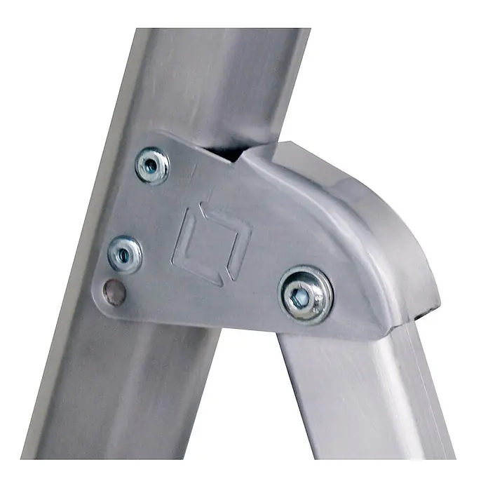 Munk Stehleiter Stufenstehleiter ML einseitig begehbar 3 Stufen - Arbeitshöhe: 2.750 m, Aluminium - Silberfarbenes Metall-Leiterscharnier mit Verbindungsschrauben.