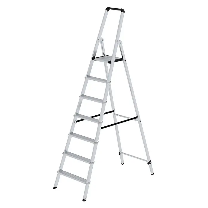 Munk Stehleiter Stufenstehleiter ML einseitig begehbar 7 Stufen - Arbeitshöhe: 3.650 m, Aluminium - Klappbare Aluminium-Haushaltsleiter in Silber mit 7 Stufen und schwarzen Antirutsch-Elementen.