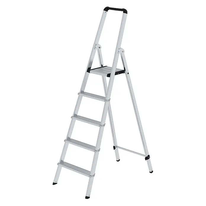 Munk Stehleiter Stufenstehleiter ML einseitig begehbar 5 Stufen - Arbeitshöhe: 3.150 m, Aluminium - Silberne Aluminium-Klapptrittleiter mit fünf rutschfesten Stufen, einer Plattform und schwarzem Handlauf.