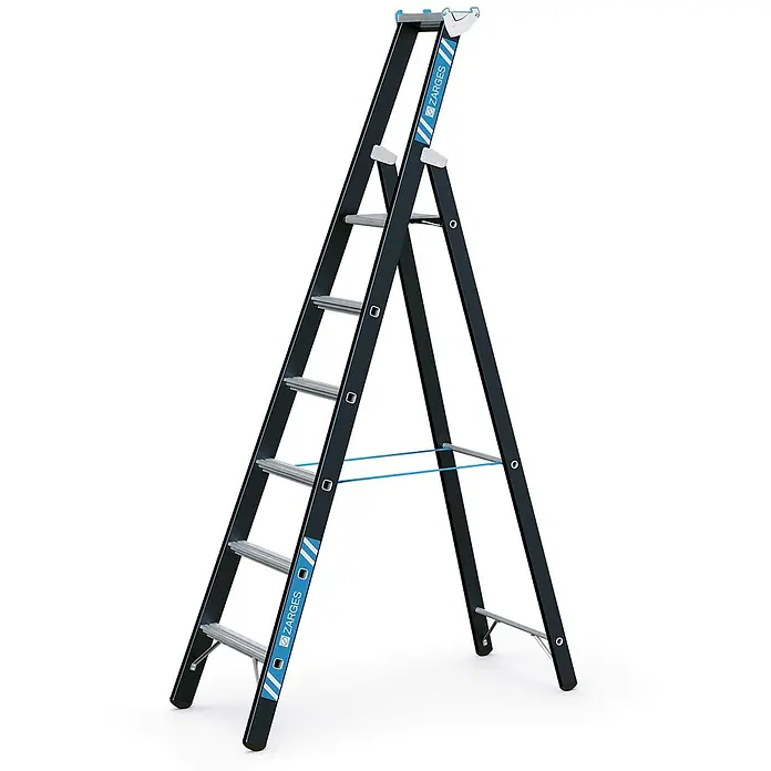 Zarges Stehleiter SL Stehleiter Megastep S 6 Sprossen - Anzahl Tritte: 6 Stk., Arbeitshöhe: 3.600 m, Aluminium - Dunkelgraue Stehleiter mit silbernen Stufen und blauen Zarges-Akzenten. Stabile blaue Querstange.