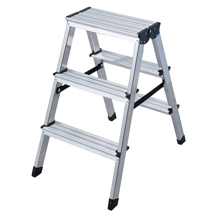 Euroline Stehleiter 619 Stufenstehleiter 2x3 Stufen - Anzahl Tritte: 3 Stk., Arbeitshöhe: 2.250 m, Aluminium - Dreistufige silberne Aluminium-Klappleiter mit geriffelten Trittflächen und schwarzen, rutschfesten Füßen.