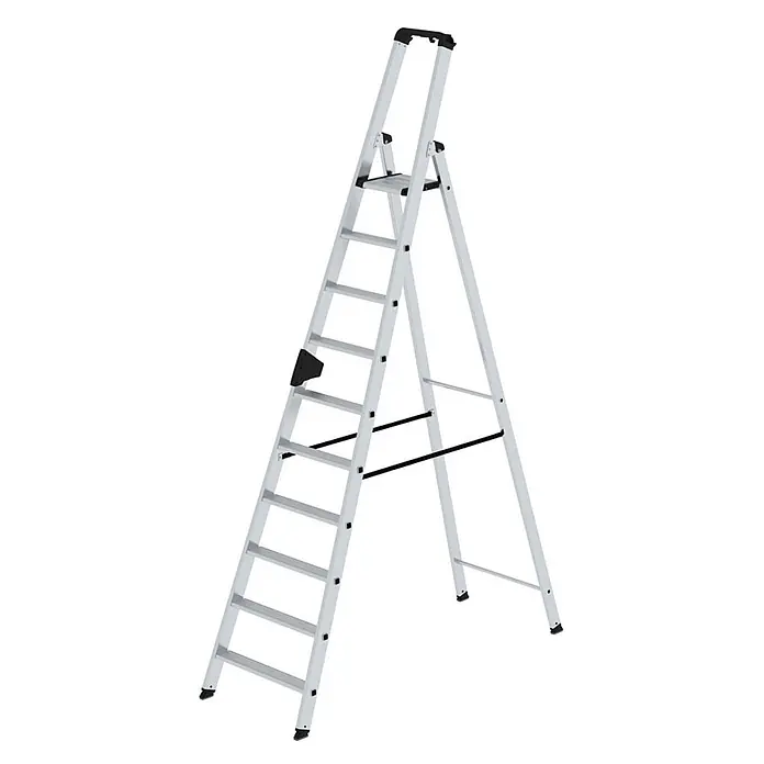 Munk Stehleiter Stehleiter mit ergo-pad 10 Stufen - Anzahl Tritte: 10 Stk., Arbeitshöhe: 4.350 m, Aluminium - Silberne Aluminium-Klappleiter mit schwarzen Anti-Rutsch-Füßen und Griff, ausgestattet mit kleiner Werkzeugablage und Sicherheitsgurten.