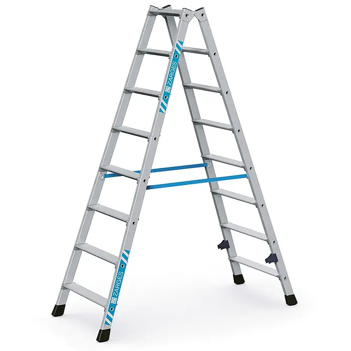 Zarges Stehleiter gebördelte Doppelstufenleiter Nova B 2x8 Stufen - Anzahl Tritte: 8 Stk., Arbeitshöhe: 3.200 m, Aluminium - Silberne Aluminium-Stehleiter mit blauen Sicherheitsgurten und ZARGES Logo.