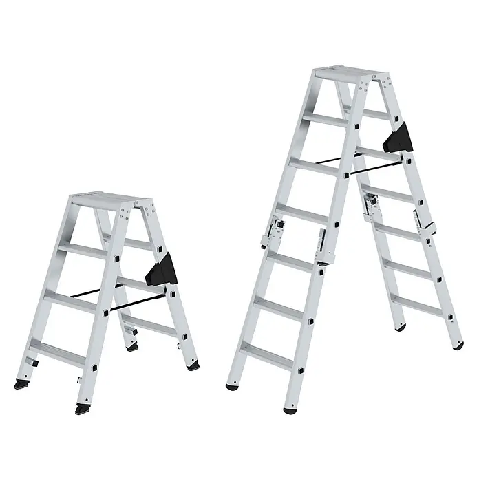 Munk Stehleiter Stufen Stehleiter beidseitig begehbar steckbar 2x4 Stufen - Anzahl Tritte: 4 Stk., Arbeitshöhe: 2.450 m, Belastbarkeit: 150 kg, Aluminium - Zwei silberne Aluminium-Mehrzweckleitern: eine kompakte Trittleiter, eine ausgefahrene A-Leiter.