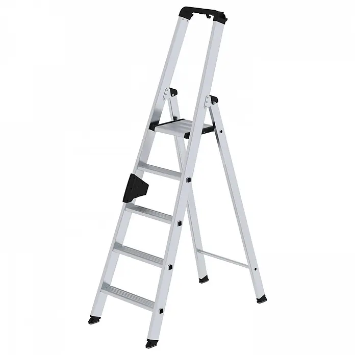 Munk Stehleiter Stehleiter mit ergo-pad 5 Stufen - Anzahl Tritte: 5 Stk., Arbeitshöhe: 3.150 m, Aluminium - Silberne Aluminium-Klappleiter mit schwarzen Kunststoff-Antirutschstufen und oberem Griff, geöffnet für den Gebrauch.
