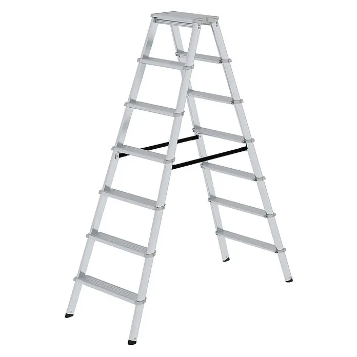 Munk Stehleiter Stufenstehleiter ML 2x7 Stufen - Arbeitshöhe: 3.170 m, Aluminium - Silberne Aluminium-Klapptrittleiter mit mehreren Stufen und schwarzen Spreizstangen.