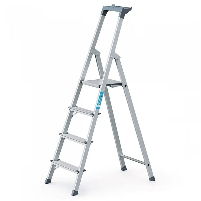 Zarges Stehleiter genietete Stehleiter eloxiert Scana S 4 Stufen - Anzahl Tritte: 4 Stk., Arbeitshöhe: 2.800 m, Aluminium - Silberne Aluminium-Stehleiter mit vier Stufen und einer Ablage.