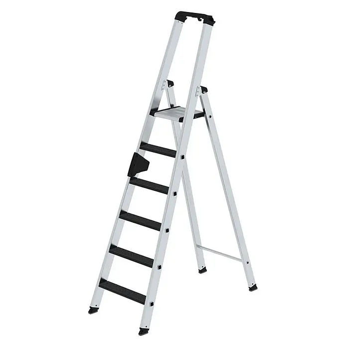 Munk Stehleiter Stehleiter mit clip-step R13 6 Stufen - Anzahl Tritte: 6 Stk., Arbeitshöhe: 3.400 m, Aluminium - Silberne Aluminium-Klappleiter mit schwarzen, rutschfesten Stufen und oberem Griff.