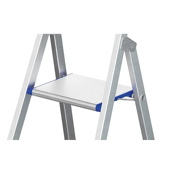 Werner Stehleiter Stufenstehleiter Pro Smart 4 Stufen - Anzahl Tritte: 4 Stk., Arbeitshöhe: 2.990 m, Aluminium - Trittfläche aus silbernem Metall mit rutschfesten Rillen und blauen Akzenten an einer Stehleiter.