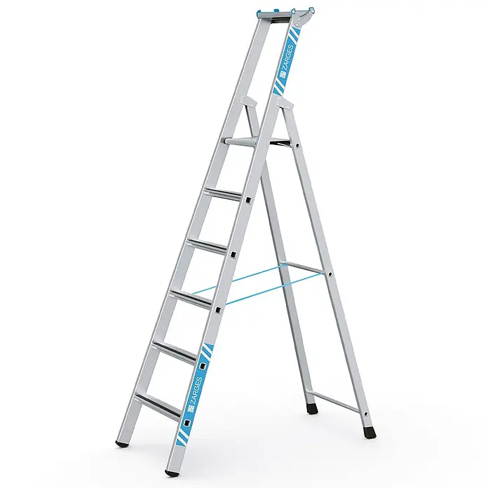 Zarges Stehleiter gebördelte Stehleiter Saferstep S eloxiert 6 Stufen - Anzahl Tritte: 6 Stk., Arbeitshöhe: 3.600 m, Aluminium - Silberne Aluminium-Klappleiter mit mehreren Sprossen und blauen Sicherungsbändern.