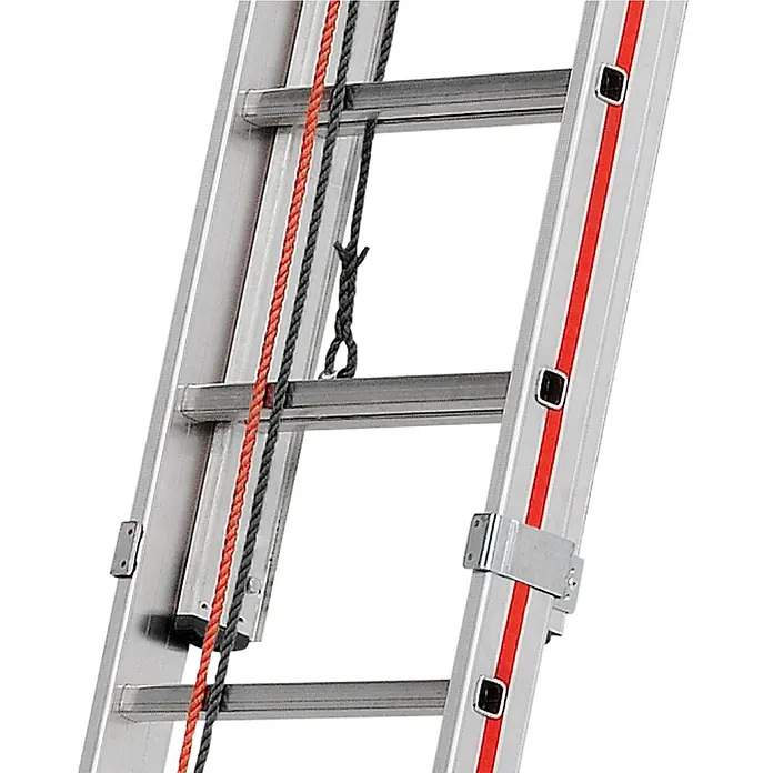 Hymer Seilzugleiter Seilzugleiter mit Wandlaufrollen 3x16 Sprossen - Arbeitshöhe: 11.100 m, Aluminium - Silberne Aluminium-Ausziehleiter mit roten und grauen Seilen zur Verlängerung und Verriegelungsmechanismen an den Holmen.