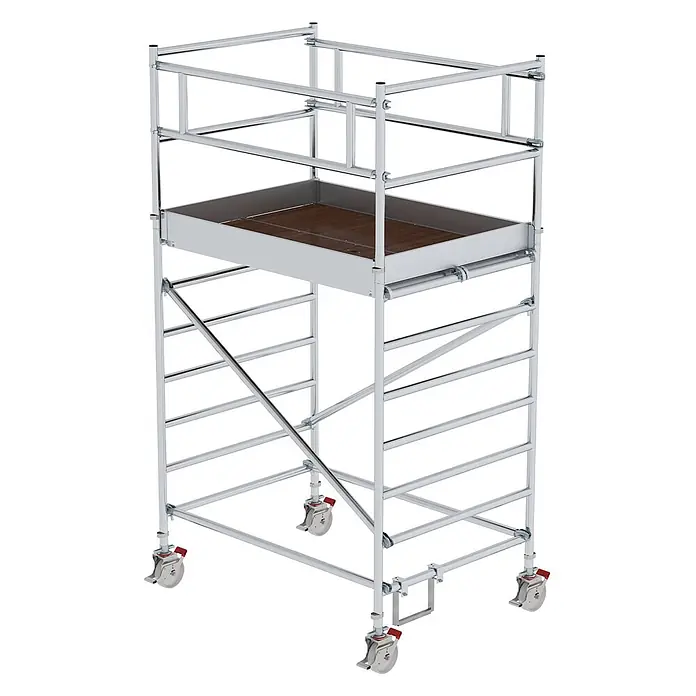 Munk Rollgerüst Rollgerüst mit Doppelplattform 1,35x1,80m Plattform, 4,35m AH - Arbeitshöhe: 4.350 m - Fahrbares Gerüst mit silbernem Metallrahmen, dunkler Holzplattform und feststellbaren Rollen.