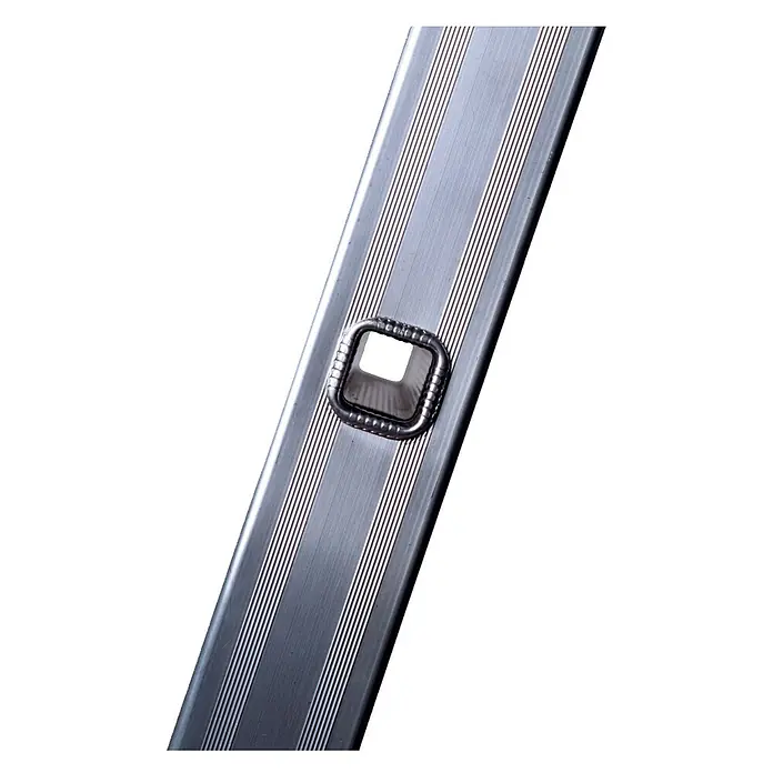 Facal Teleskopleiter Teleskopleiter Euro Briko S600 2x3+2x4 Sprossen - Anzahl Tritte: 4 Stk., Arbeitshöhe: 4.350 m, Aluminium - Silberne Metall-Leiterschiene mit quadratischer Öffnung und gestreifter Oberfläche.