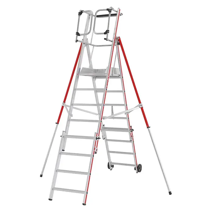 Hymer Teleskopleiter Plattformleiter Protect+ mit Teleskopausleger und Sicherheitstüren 5-8 Spr - Arbeitshöhe: 3.770 m, Aluminium - Silber-rote fahrbare Plattformleiter mit Auslegern, Sicherheitsgeländer und Rollen.