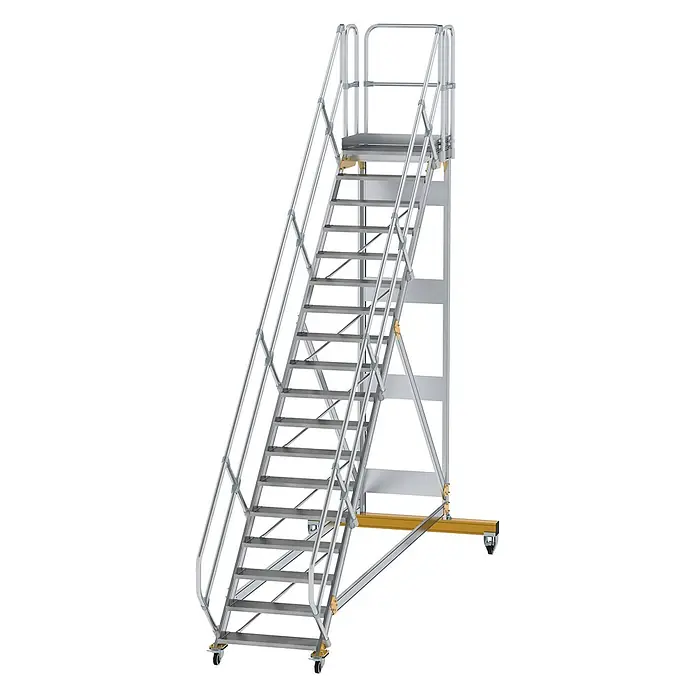 Munk Treppenpodest Plattformtreppe fahrbar 45° Stufenbreite 800mm 18 Stufen - Anzahl Tritte: 18 Stk., Aluminium - Mobile Industrietreppe mit silbernen Aluminiumstufen und Handläufen, auf gelbem Rolluntergestell.