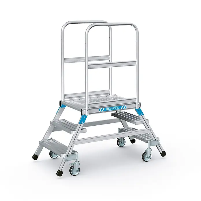 Zarges Treppenpodest Podestleiter fahrbar mit 2x3 Leichtmetall-Stufen - Anzahl Tritte: 3 Stk., Aluminium - Silberne Aluminium-Arbeitsplattform mit Stufen, großer Plattform, Sicherheitsgeländern und Rollen für Mobilität.