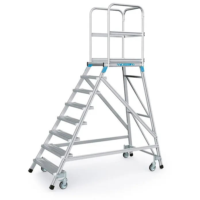 Zarges Treppenpodest Podestleiter fahrbar mit 8 Leichtmetall-Stufen - Anzahl Tritte: 8 Stk., Aluminium - Mobile Arbeitsplattform aus silbernem Aluminium mit breiten Stufen, Geländern und Lenkrollen für sicheren, erhöhten Zugang.